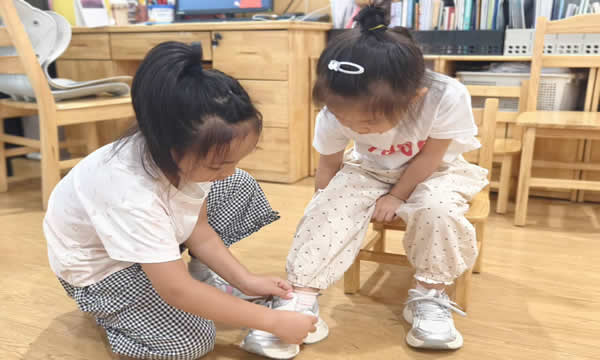 平湖实幼：大手拉小手，温暖…